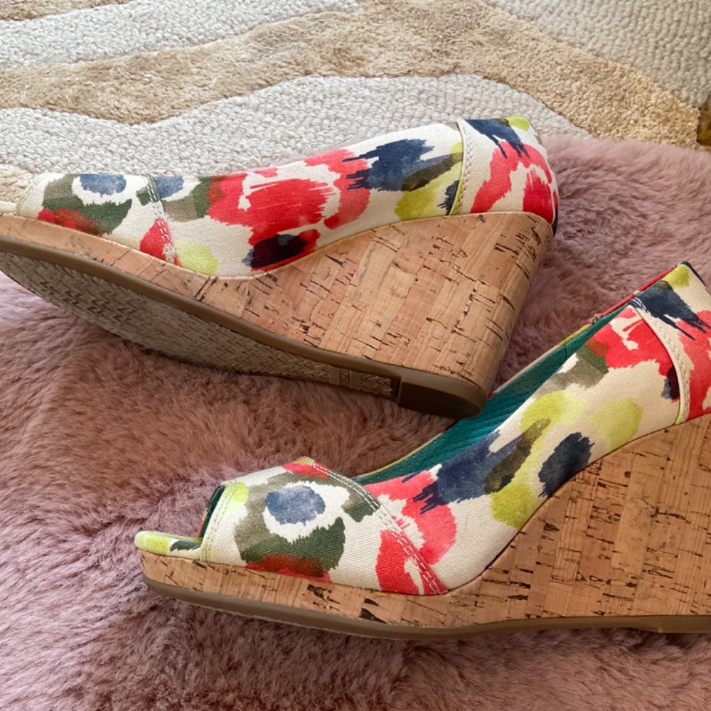Toms shoes peeptoe,  Stella Tangerine Wedge, great condition! - Picture 6 of 9